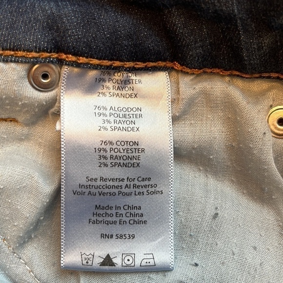 STS Blue Women’s roll up blue jean shorts, size 0. - Picture 8 of 9